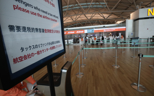 일본 "한국 직항 폐지될라... 사비로 한국 여행가라"